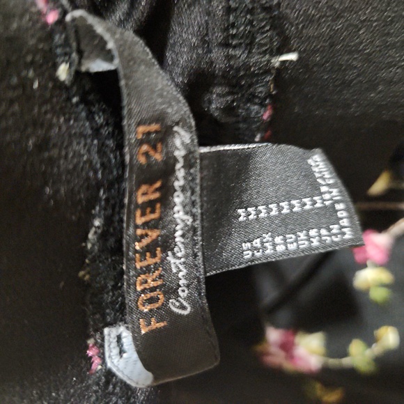 Black with floral embroidered midi skirt from Forever 21 - Picture 4 of 4